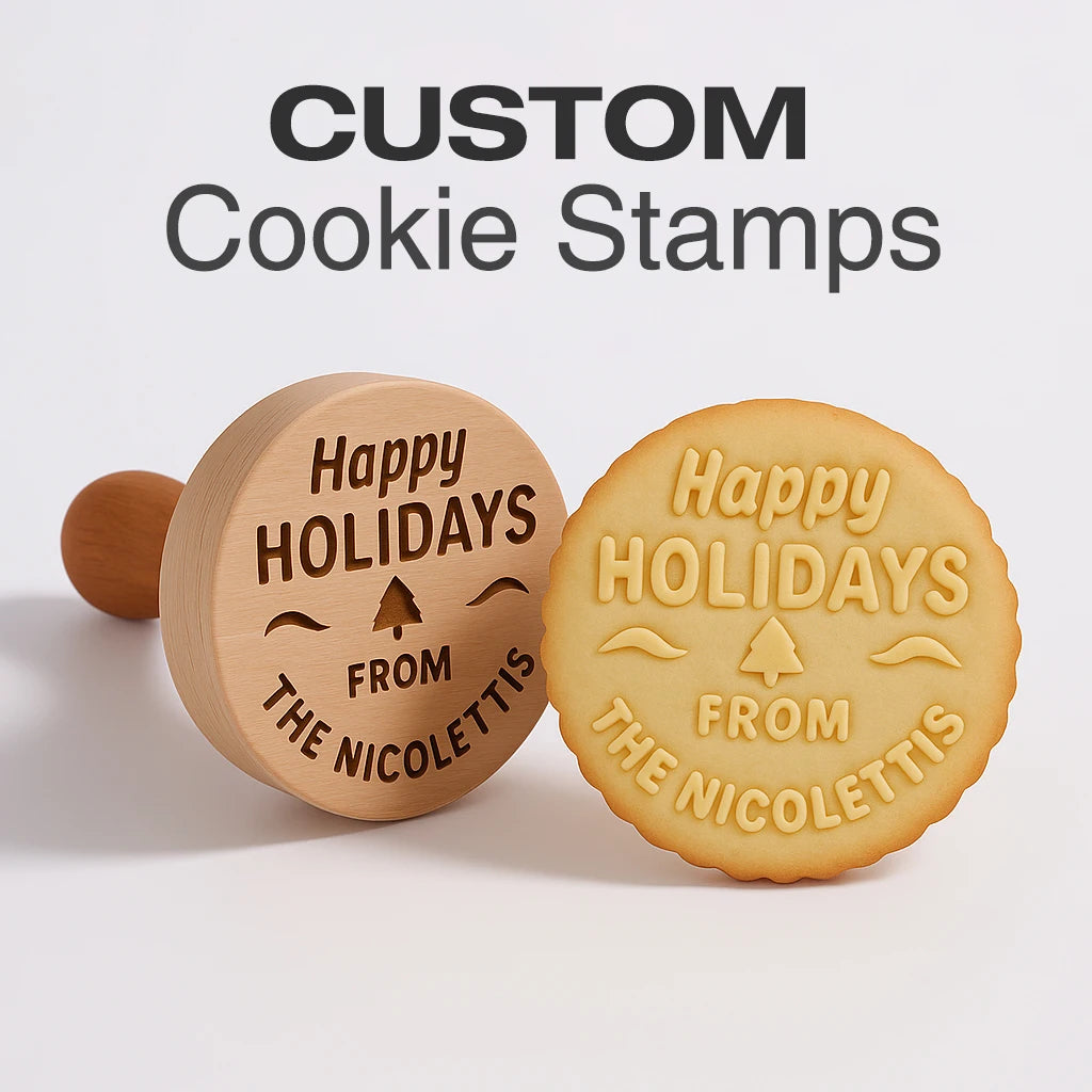 Sello de galletas personalizado de madera con cortador doble cara para crear galletas decoradas con nombres, logotipos o diseños únicos.