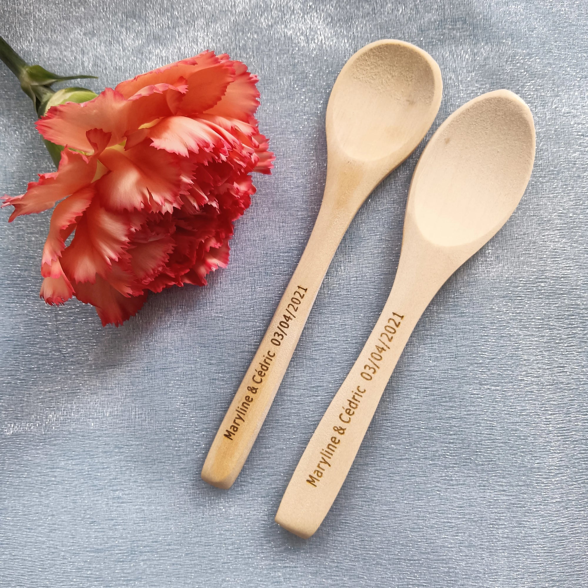 Cuchara de madera personalizada con nombre y logo grabado