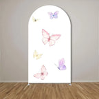 Fondo de arco personalizado con diseño de mariposas rosa y púrpura, decoración de cumpleaños para niña, ideal para fotografía de fiestas y baby shower elegante.