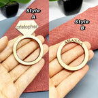 Aros de servilleta de madera personalizados con nombres e iniciales