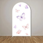 Fondo de arco personalizado con diseño de mariposas rosa y púrpura, decoración de cumpleaños para niña, ideal para fotografía de fiestas y baby shower elegante.