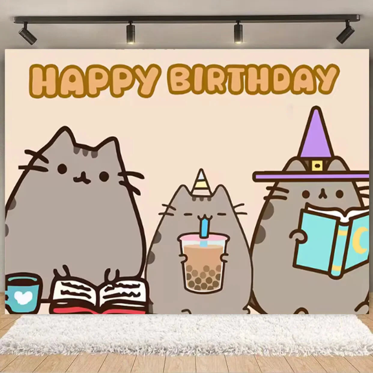 Fondo fotográfico de cumpleaños con gato gris cartoon, ideal para decoración de fiestas infantiles, baby shower y sesiones de fotografía.