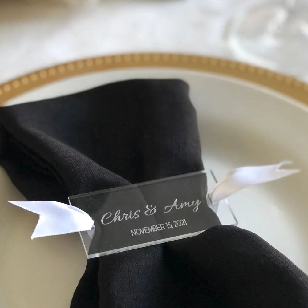 Servilletero acrílico personalizado con nombres y fecha de boda