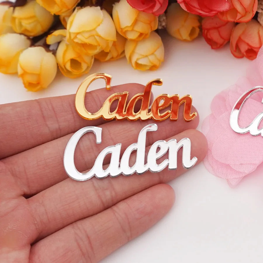 Etiquetas de nombre acrílicas espejo personalizadas doradas y plateadas para bodas y eventos, con acabado brillante y diseño elegante para decoración de mesa.