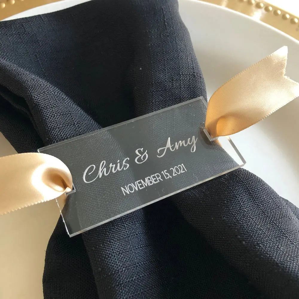Servilletero acrílico personalizado con nombres y fecha de boda