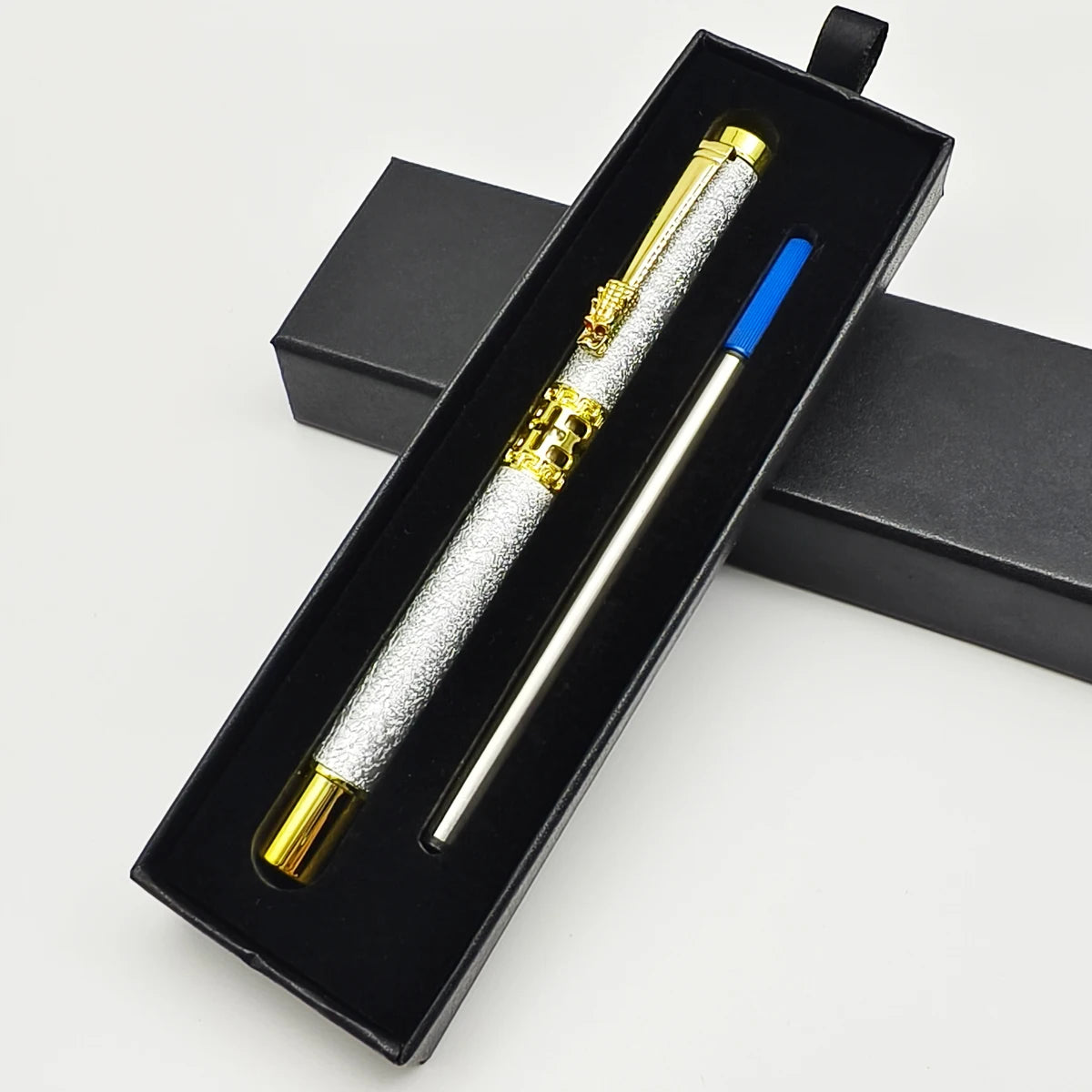 Bolígrafo metálico personalizado con diseño de dragón, grabado láser de nombre o logo, estilo elegante para negocios, firmas y regalos corporativos de lujo.