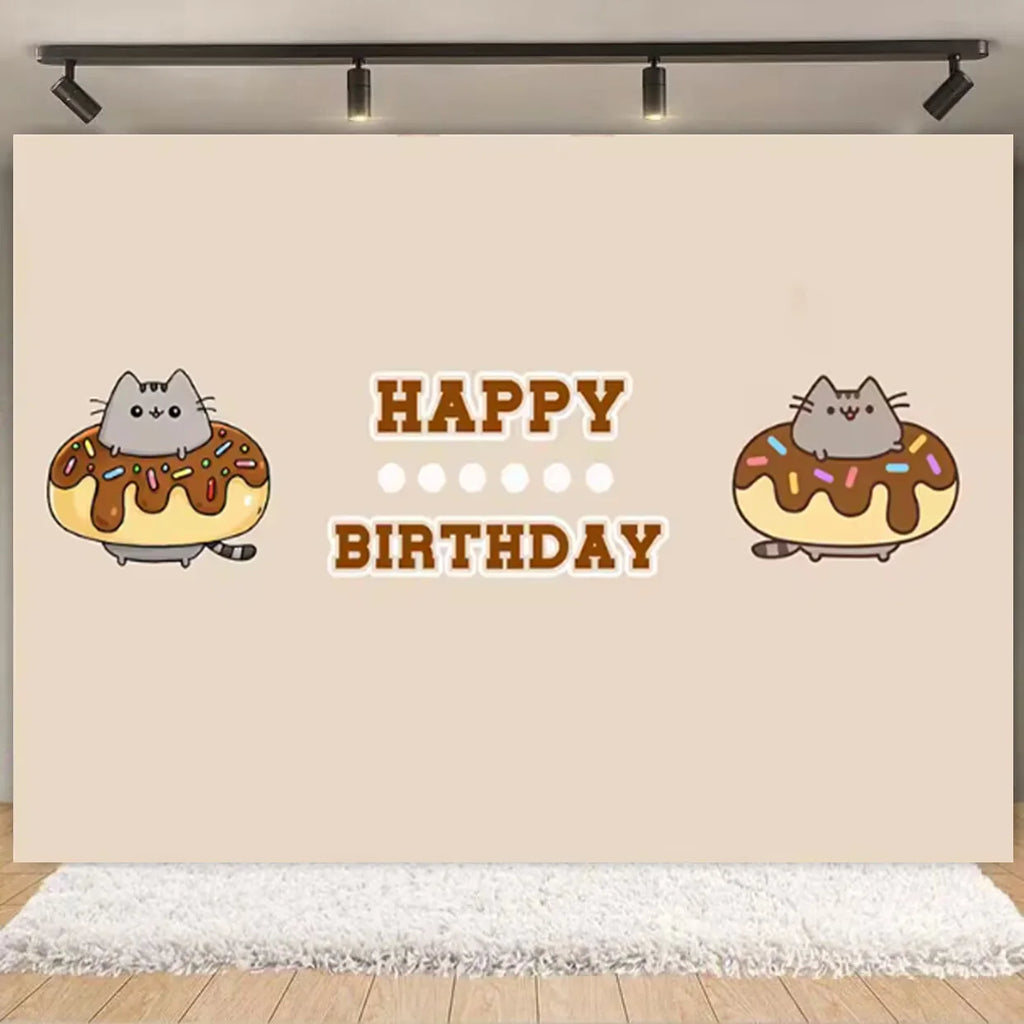 Fondo fotográfico de cumpleaños con gato gris cartoon, ideal para decoración de fiestas infantiles, baby shower y sesiones de fotografía.