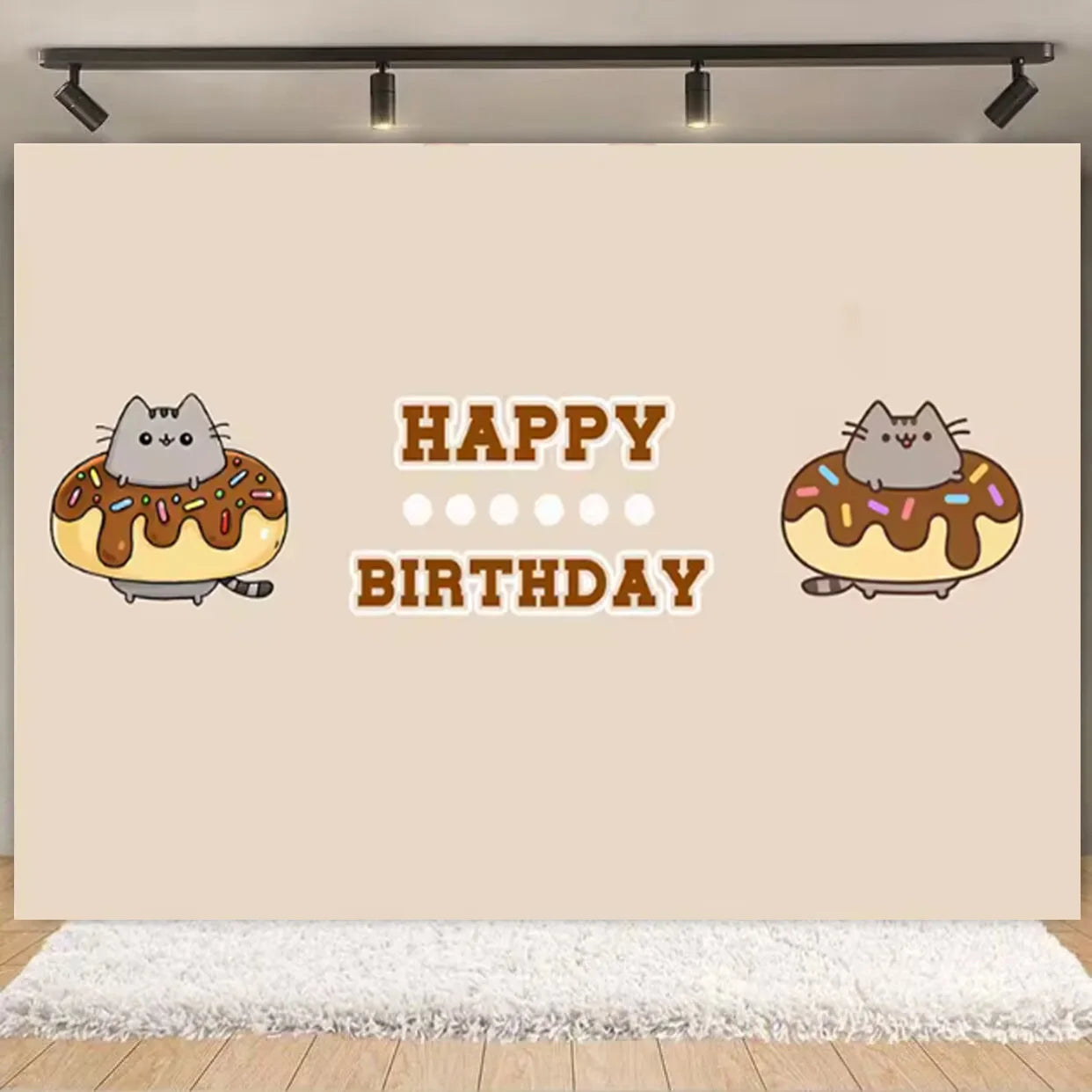 Fondo fotográfico de cumpleaños con gato gris cartoon, ideal para decoración de fiestas infantiles, baby shower y sesiones de fotografía.