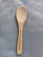 Cuchara de madera personalizada con nombre y logo grabado