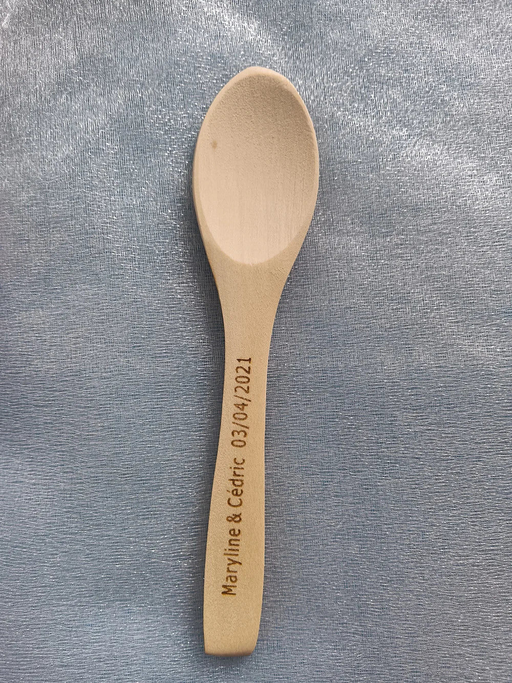 Cuchara de madera personalizada con nombre y logo grabado