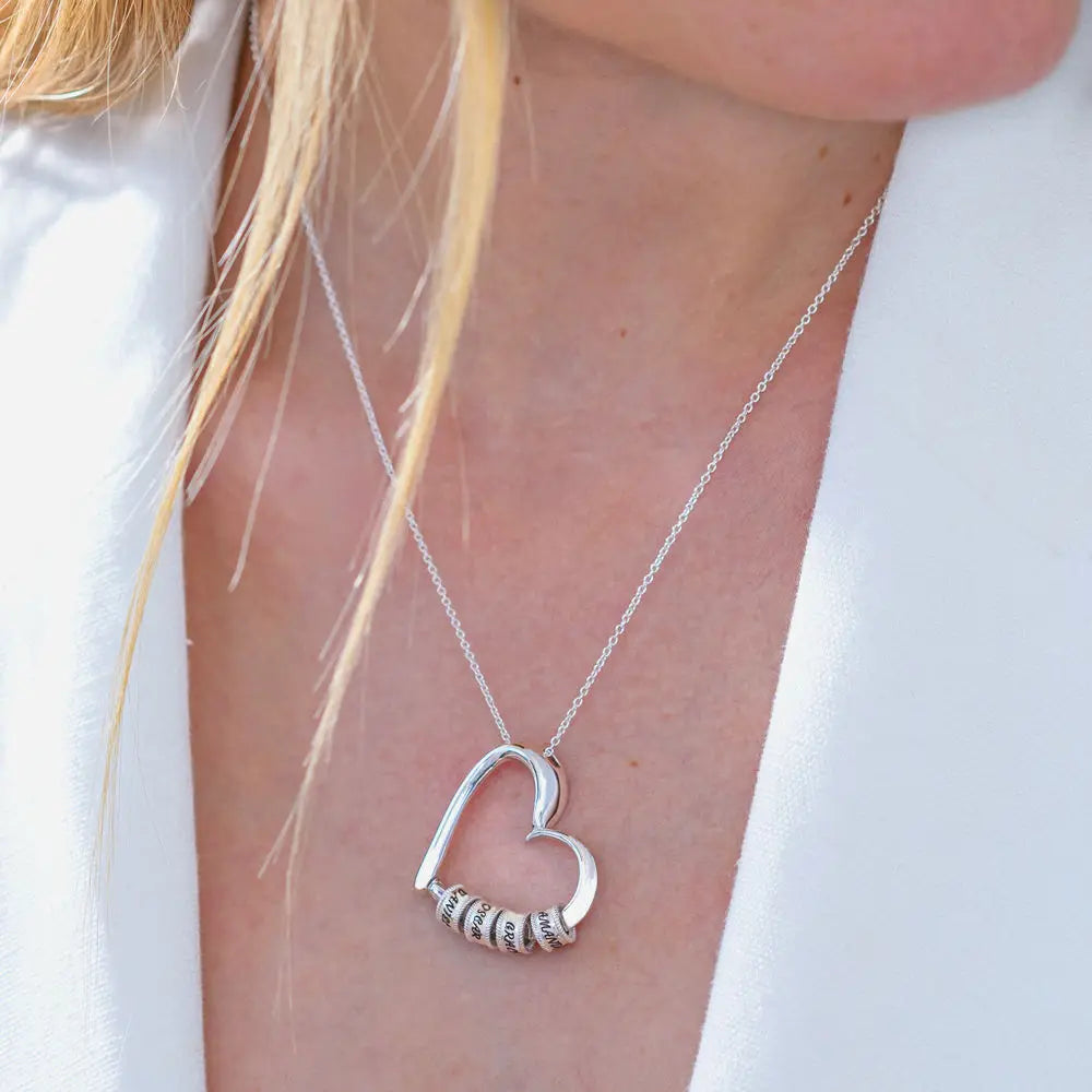 Collar de corazón personalizado para mujer con nombres grabados, joyería elegante de cobre con charms intercambiables, ideal como regalo para mamá y ocasiones especiales.