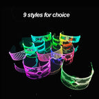 Gafas LED encendidas en la pista de baile