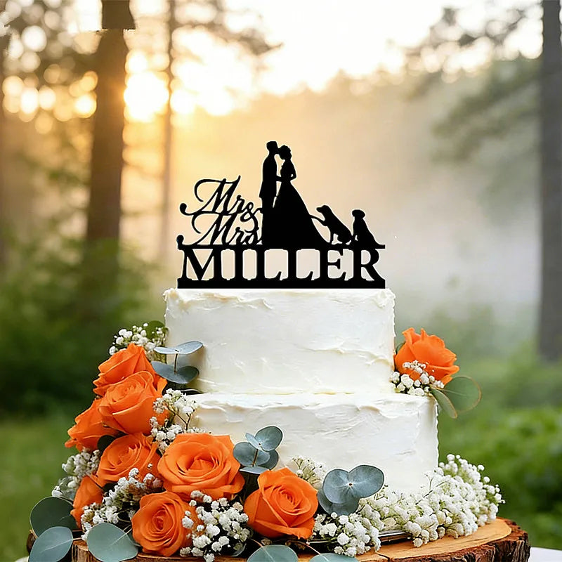 Cake topper personalizado Mr & Mrs con apellido para boda en acrílico o madera sobre pastel de celebración.