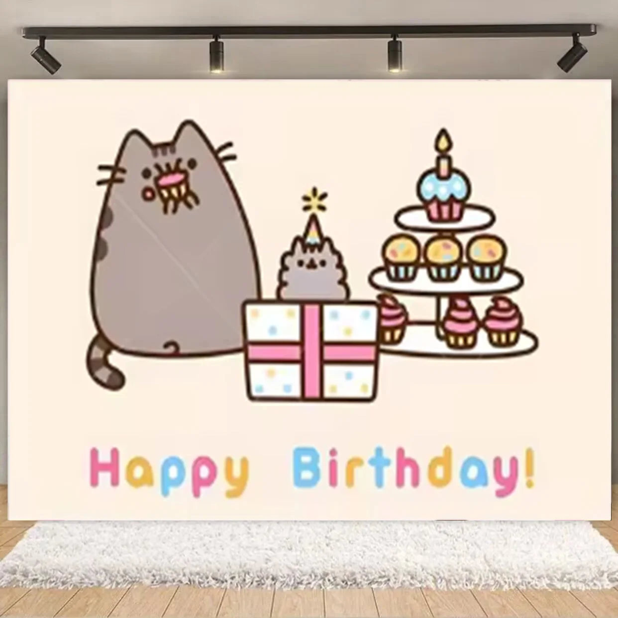 Fondo fotográfico de cumpleaños con gato gris cartoon, ideal para decoración de fiestas infantiles, baby shower y sesiones de fotografía.